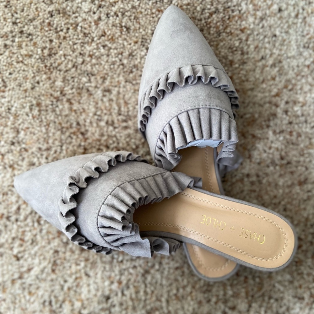 Chase & Chloe Gray Ruffles Mule Flat(NWOT)